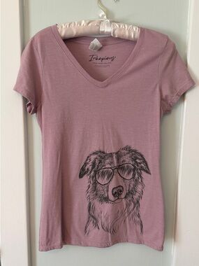 Women's Dog Graphic V-Neck T-Shirt - Dusty Mauve #0112